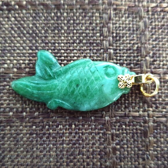 Beautiful Vintage Hand Carved Double Sides Genuine Green Jade Koi Fish Pendant - Picture 1 of 13